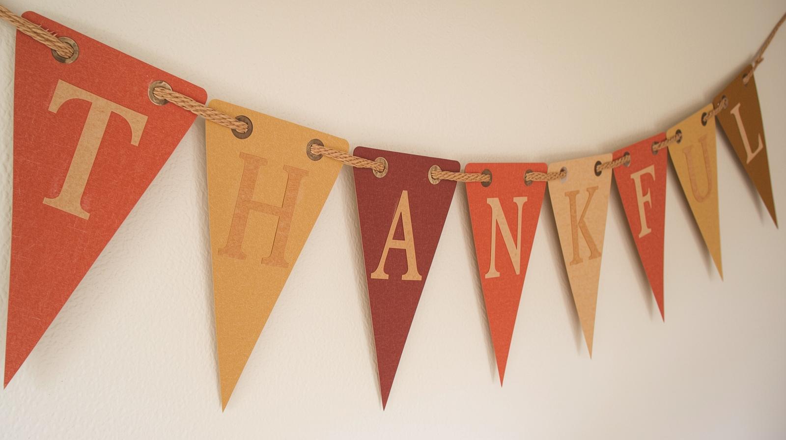 THANKFUL Banner Craft - Easy Thanksgiving craft tutorial taking 50 minutes