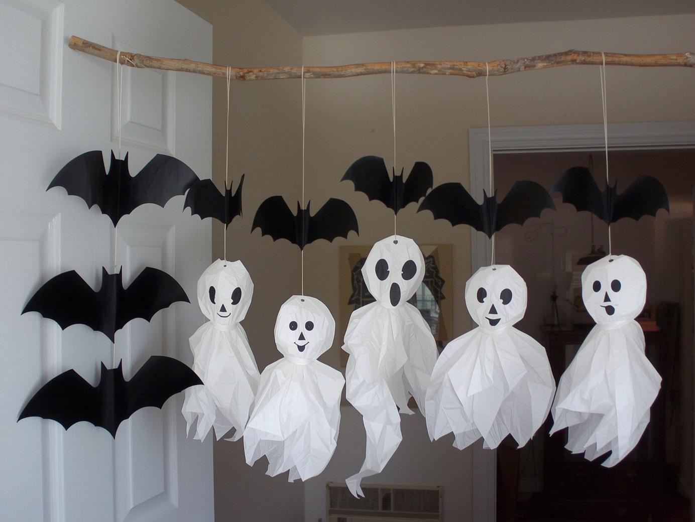 Spooky Hanging Bats & Ghosts - Easy Halloween craft tutorial taking 60 minutes